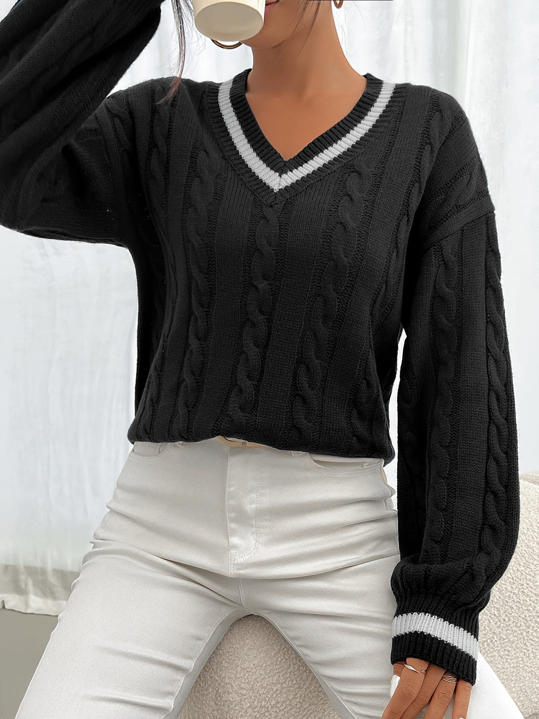 Camryn | Sweter z dekoltem w serek, pleciony w warkocze