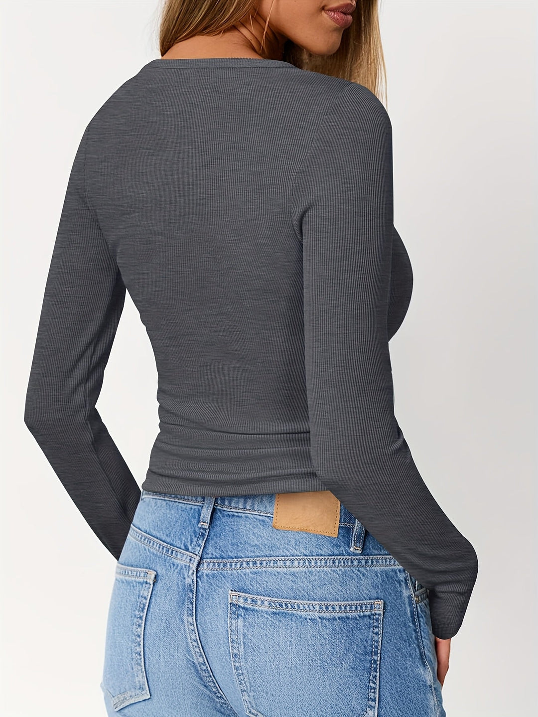 Ivy | Dopasowany Top Henley z Guzikami