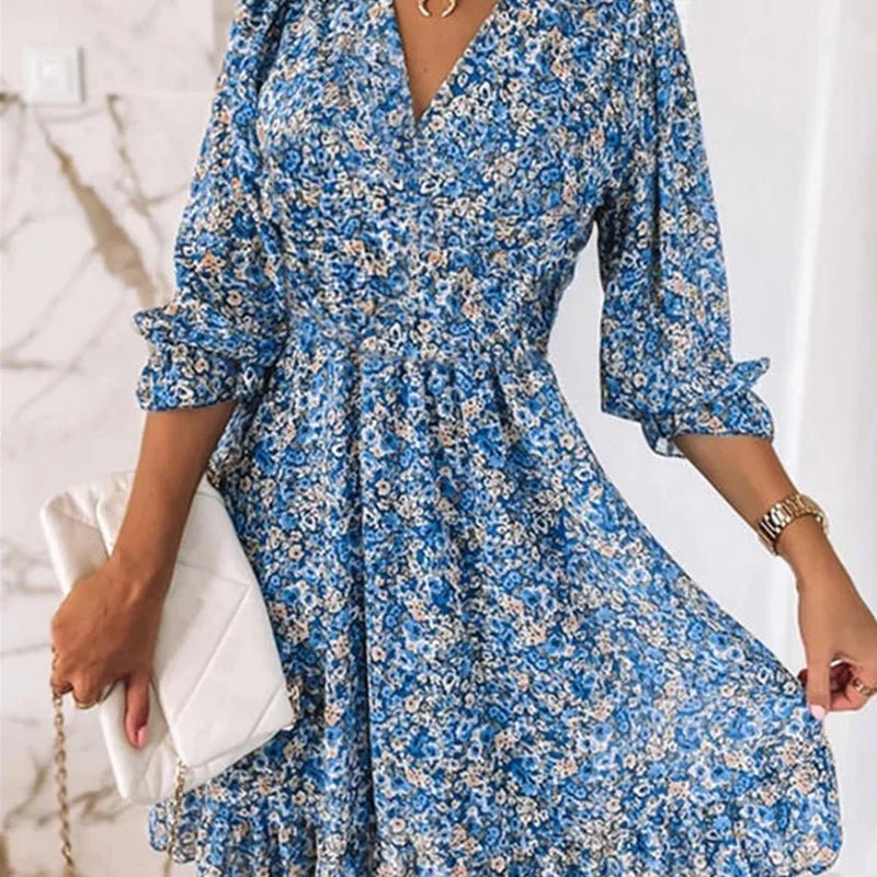Penelope | Elegancka Sukienka w Kwiaty z Dekoltem w Serek