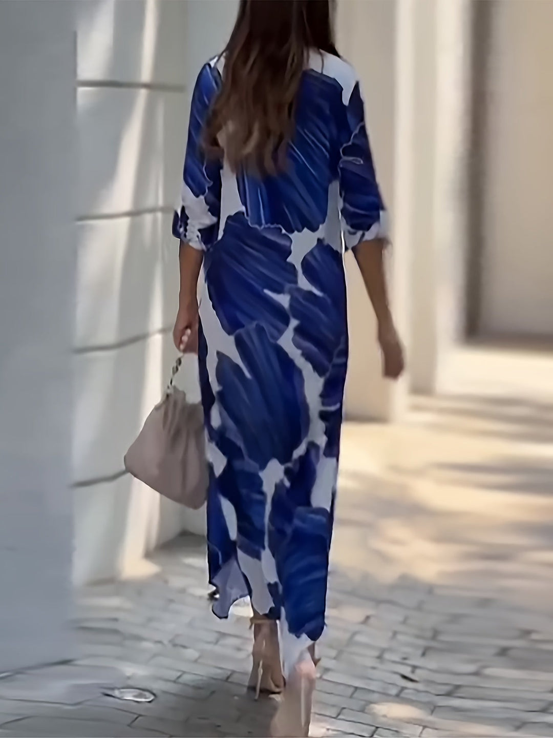 Larissa | Maxi Sukienka w Płynny Wzór