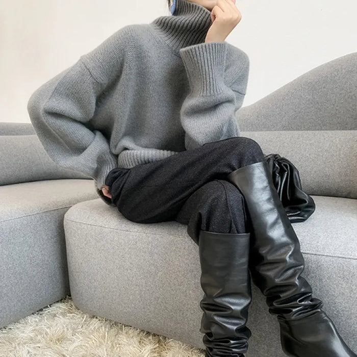 Damski Sweter z Golfem i Oversize'owym Krojem