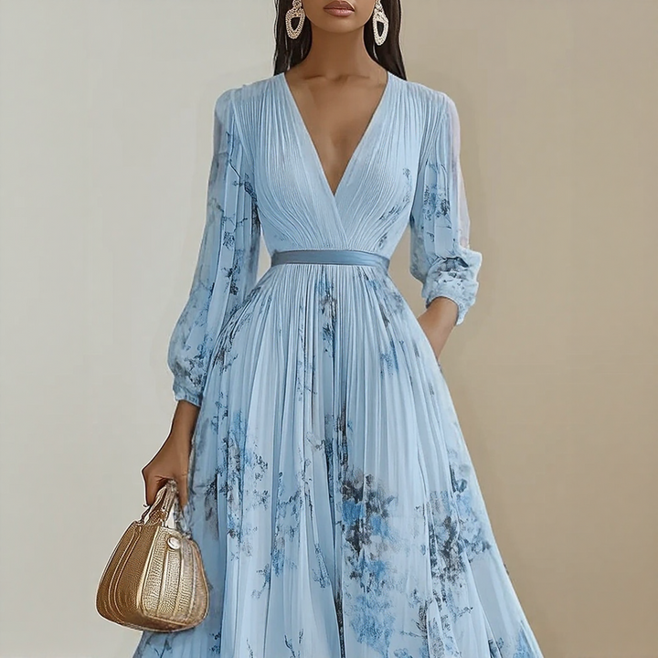 Alexia | Elegancka Maxi Sukienka z Plisowaniem i Dekoltem w Szpic