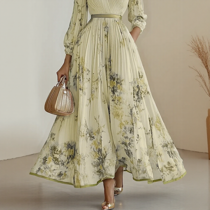 Alexia | Elegancka Maxi Sukienka z Plisowaniem i Dekoltem w Szpic