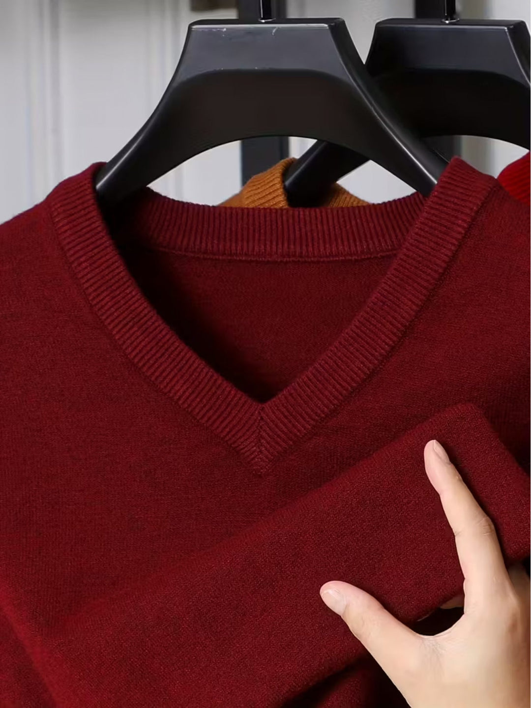 Ellis | Elegancki Sweter z Dekoltem w Serek